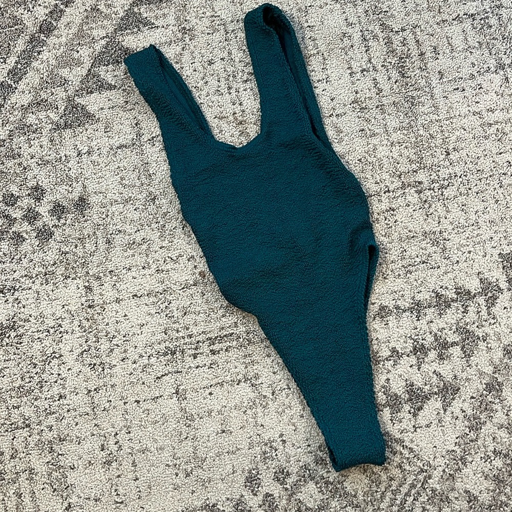 Bond-eye bound Linda one piece in jewel green
